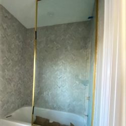 63.0 Tub Screen with Gold Hardware